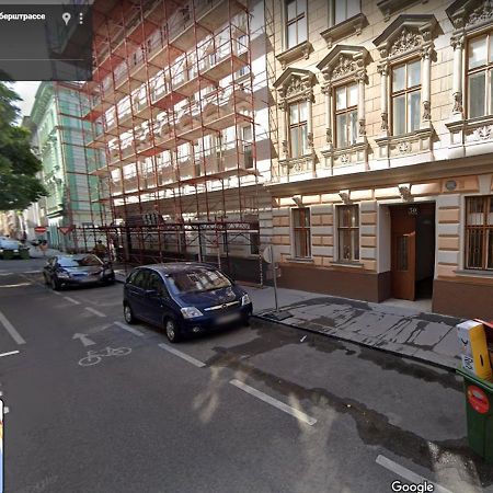 Room With Privat Shower In 3 Rooms Apartment Viena Exterior foto