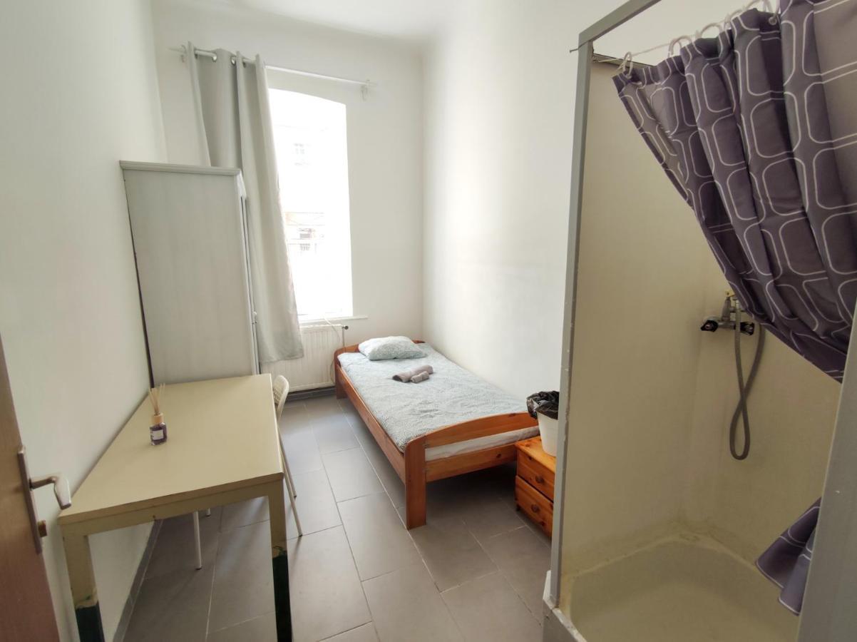 Room With Privat Shower In 3 Rooms Apartment Viena Exterior foto
