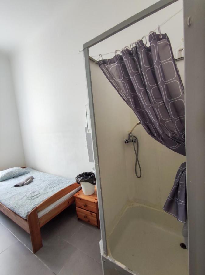 Room With Privat Shower In 3 Rooms Apartment Viena Exterior foto